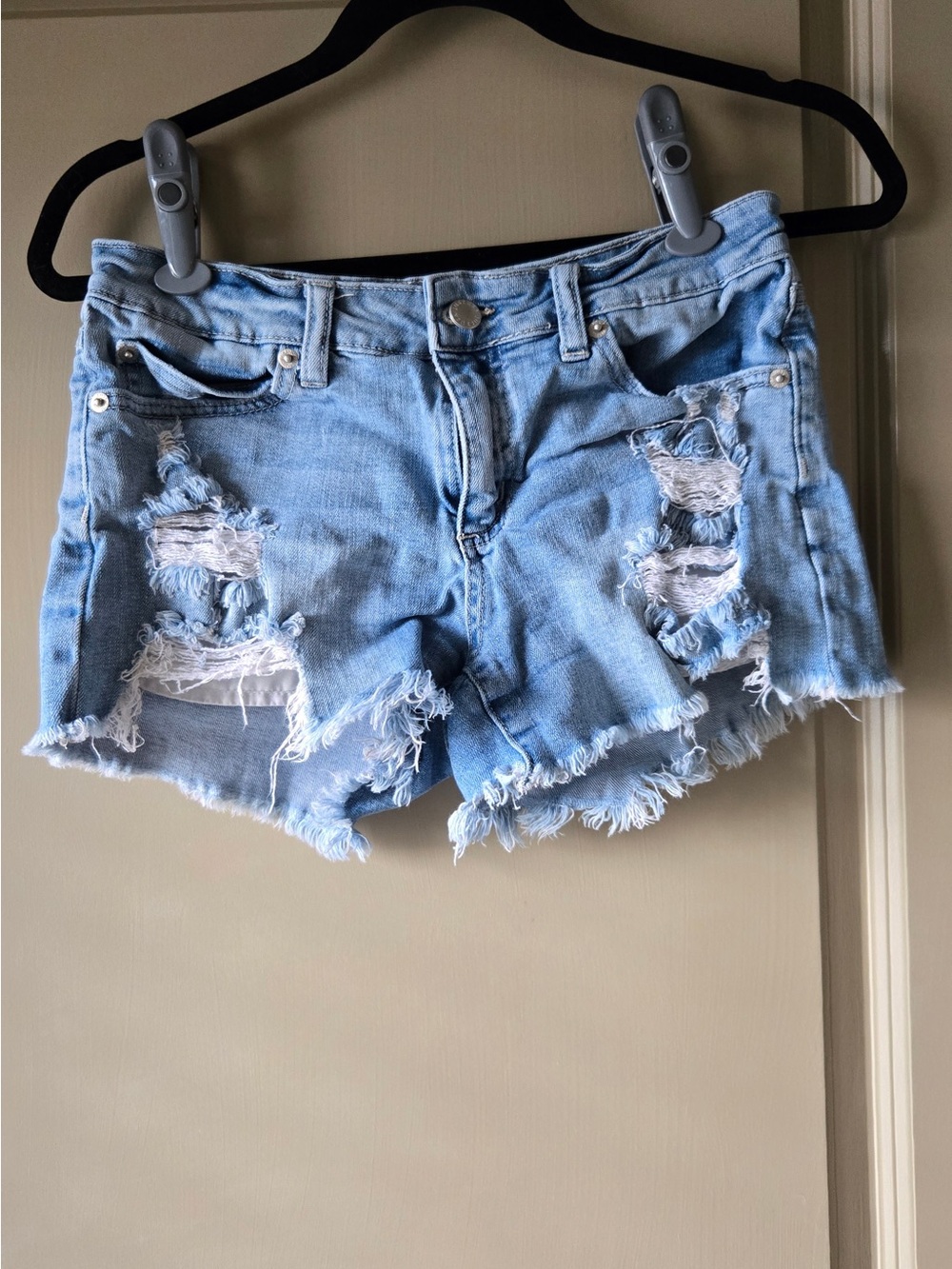 Light Blue Distressed Denim Shorts - Casual Fray Hem